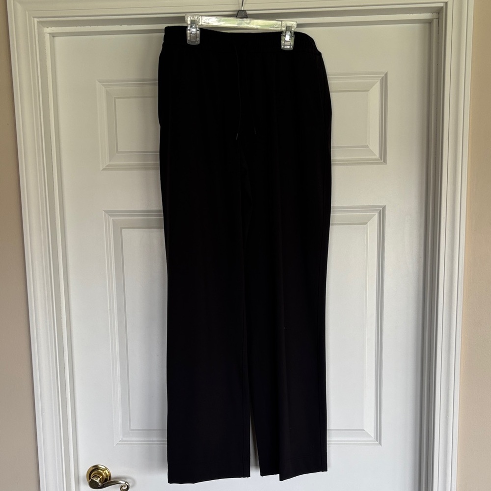 Lululemon straight leg mid rise pant. Luxtreme. Size M.